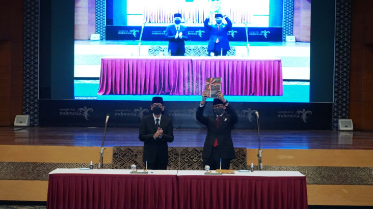Serahkan Tongkat Estafet,...