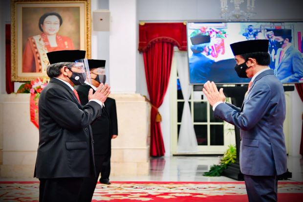 Jokowi Lantik Hartono...