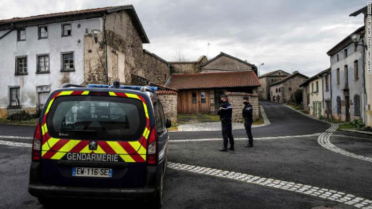 Tiga Polisi Prancis...