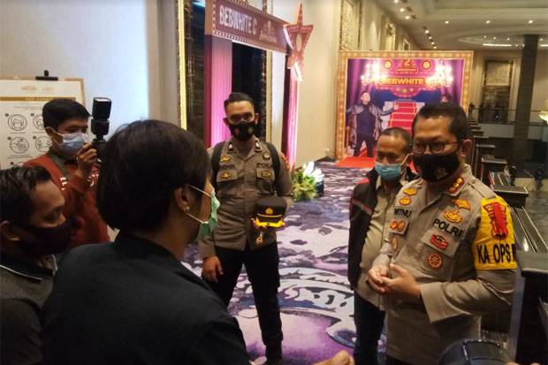 Polisi Bubarkan Acara...
