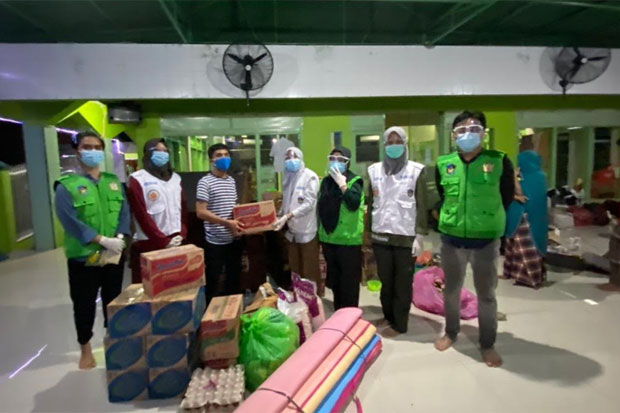 FK UMI Salurkan Bantuan...
