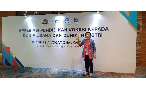 PLN Raih Penghargaan...
