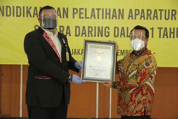 Mahkamah Agung Raih...