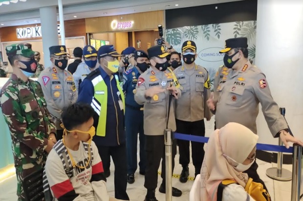 Pantau Pelabuhan Merak,...
