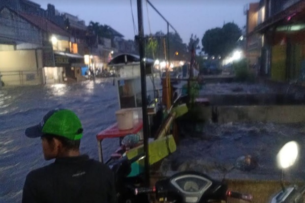 Hujan Deras, Jalan Pagarsih...