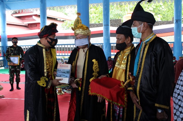 Kesultanan Buton Anugerahi...