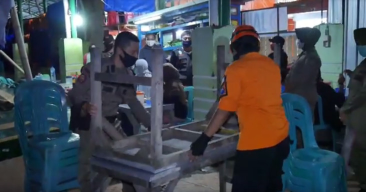 Langgar Jam Operasi,...
