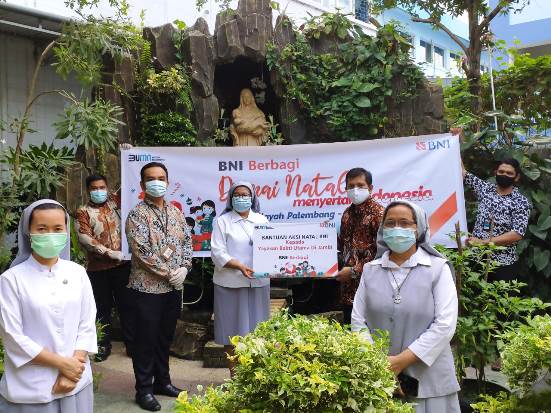 BNI Tebar Bingkisan...