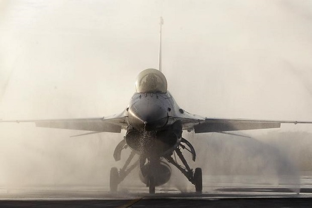 Empat Jet Tempur F-16...