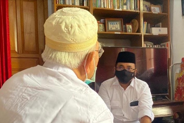 Silaturahmi ke KH Mustofa...