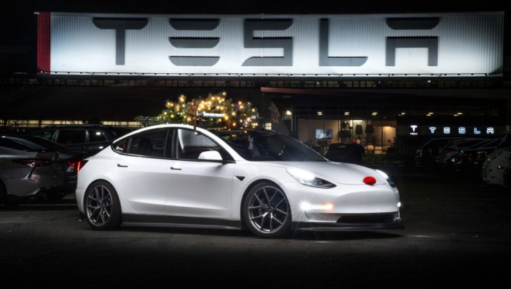 Klakson dan Suara Tesla...