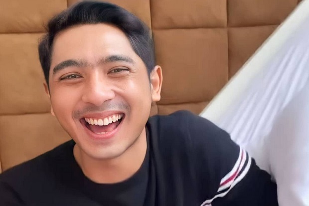 Idolakan Arya Saloka,...