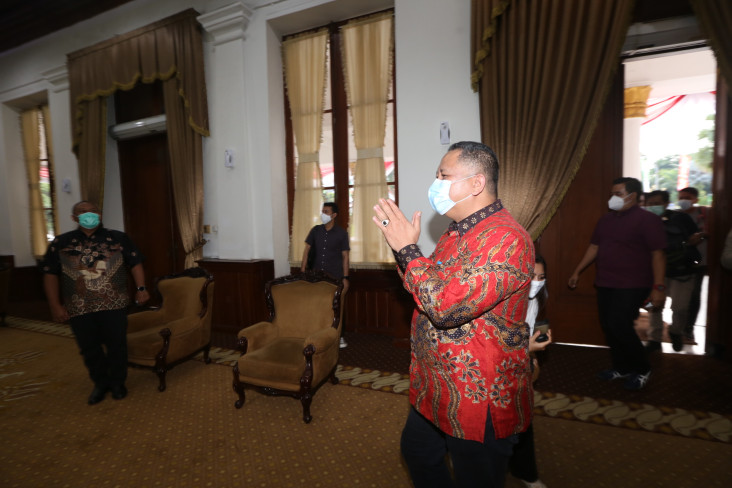 Jabat Plt Walikota Surabaya,...