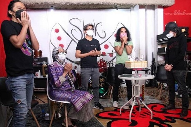 Slank Rayakan Ulang...