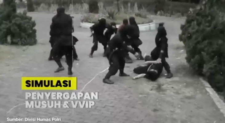 Densus 88 Bongkar Markas...