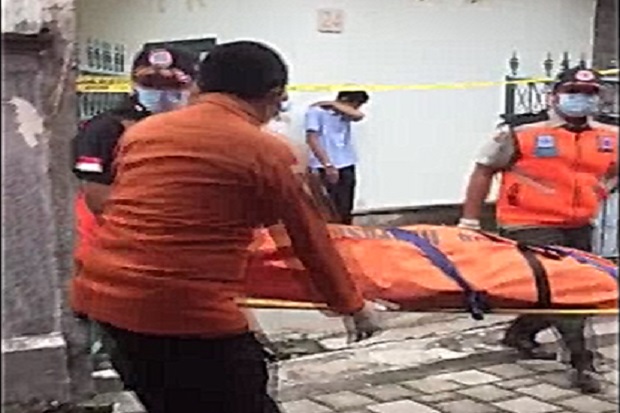 Setengah Telanjang,...