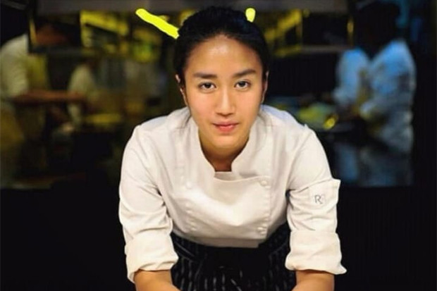 Momen Jari Chef Renatta...