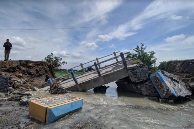 Banjir Bandang Terjang...