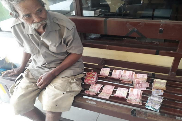 Bawa Uang Rp8 Juta,...
