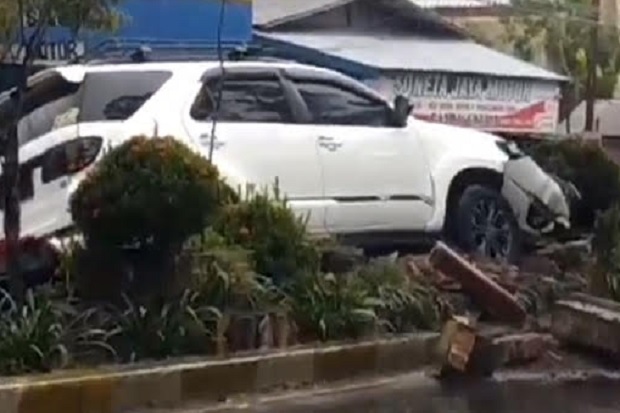 Hilang Kendali, Fortuner...