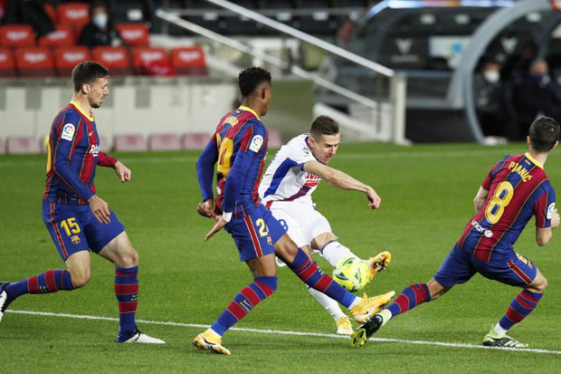 Ditonton Messi di Tribun,...