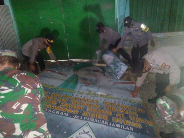 FPI Dibubarkan, Atribut...