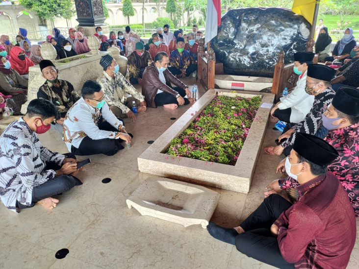Ziarahi Makam Bung Karno,...