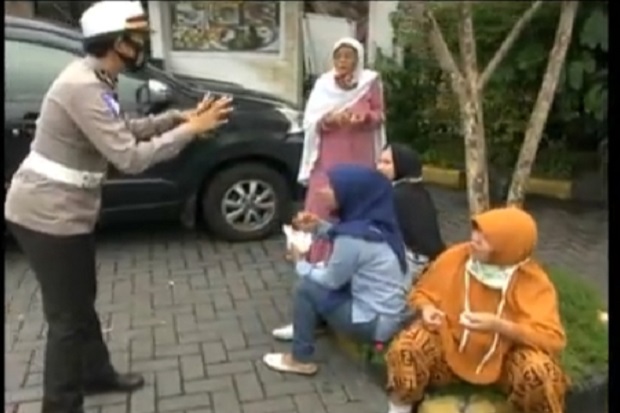 Cegah Kerumunan, Polisi...