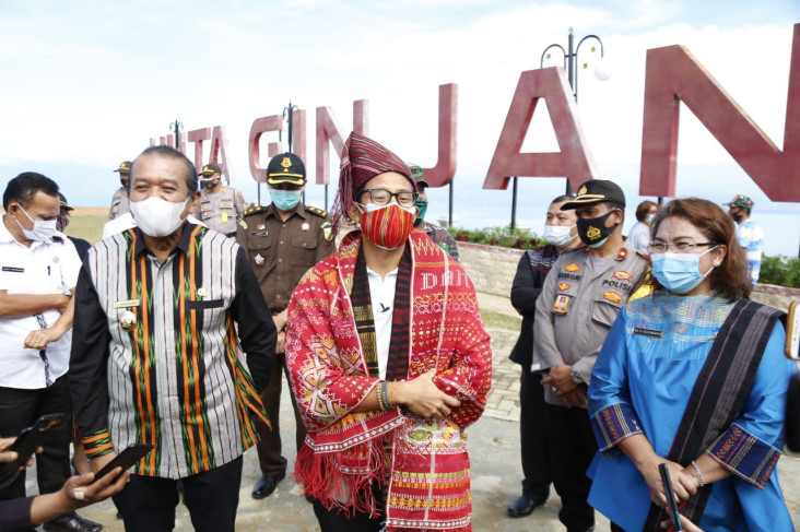 Tinjau Danau Toba, Menteri...