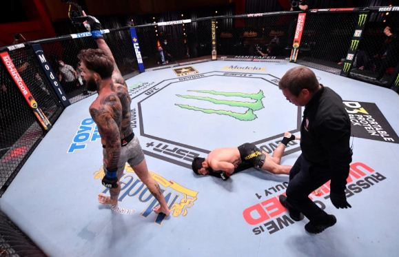 7 KO UFC Terbrutal Sepanjang...