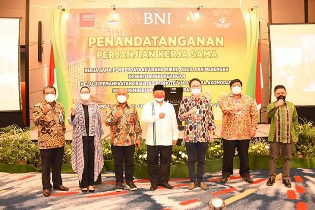 Menolak Mati, Pasar...