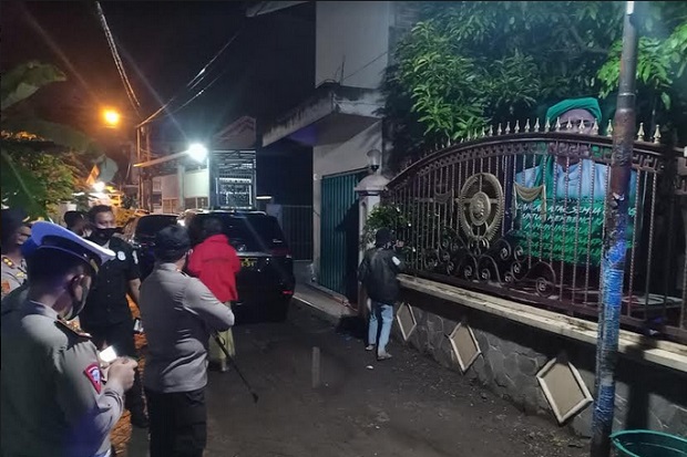 Polisi Gerebek Rumah...