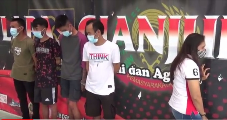 Ibu Ini Nekat Selundupkan...