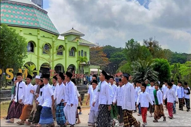 Pimpinan Tegaskan Pesantren...