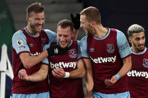 West Ham Beri Kado Pahit...
