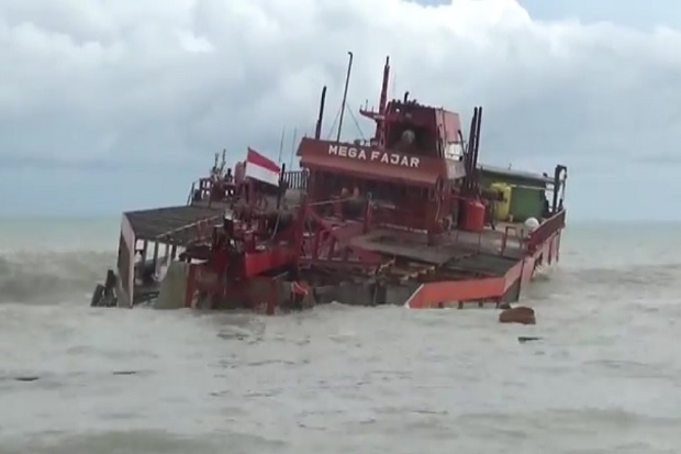 Kapal PT Timah Kandas...