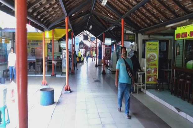 Penumpang di Terminal...