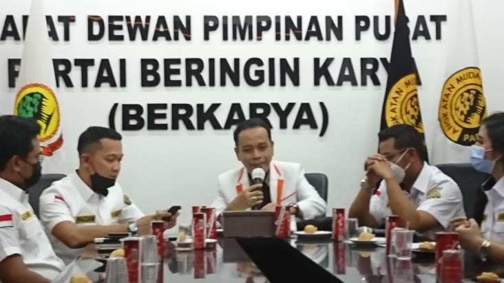 Dukung Pembubaran FPI,...