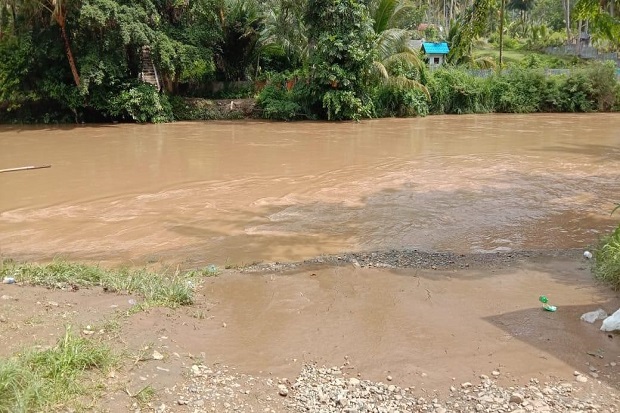 Diterjang Banjir Bandang,...
