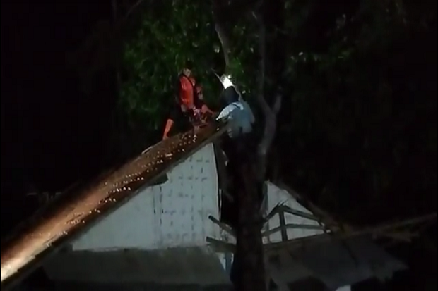 Angin Kencang Terjang...