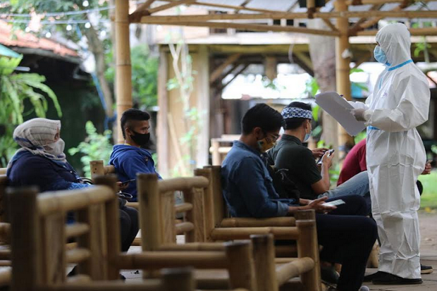 75 Wisatawan Saung Angklung...