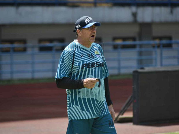 Pemain Persib Dilarang...