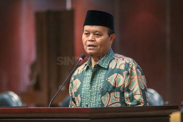 Hidayat Nur Wahid Minta...