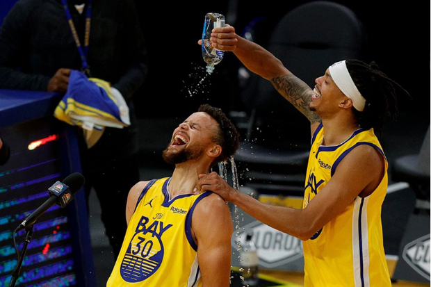 Cetak 62 Poin, Curry...