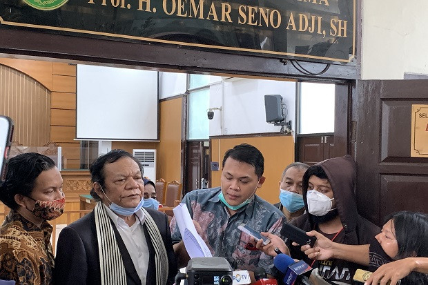 Pengacara Serahkan 40...