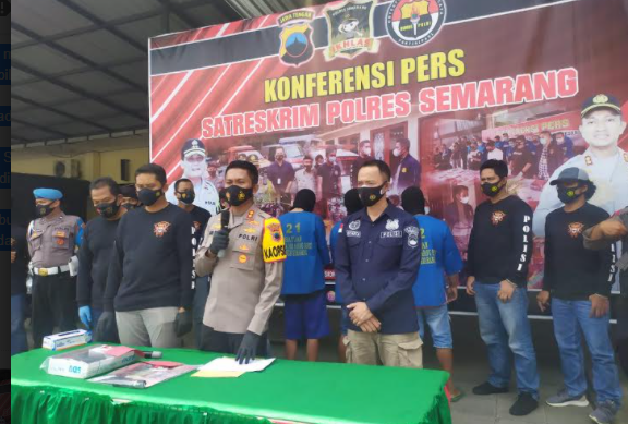 Komplotan Pencuri Spesialis...