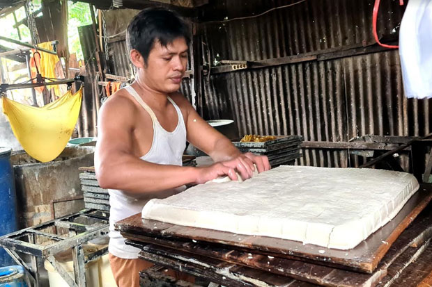 Harga Kedelai Naik,...