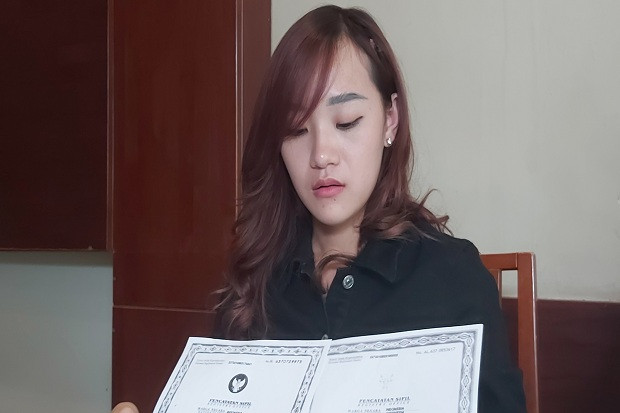 Anaknya Dibawa Kabur,...