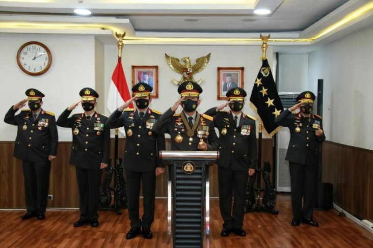 Kapolri Anugerahi Ketua...