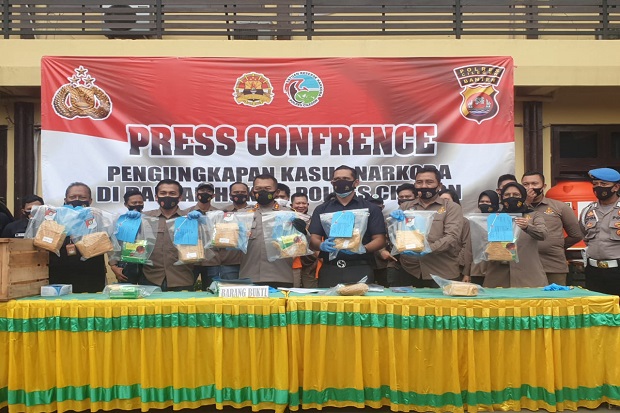 Bongkar Sindikat Pengedar...